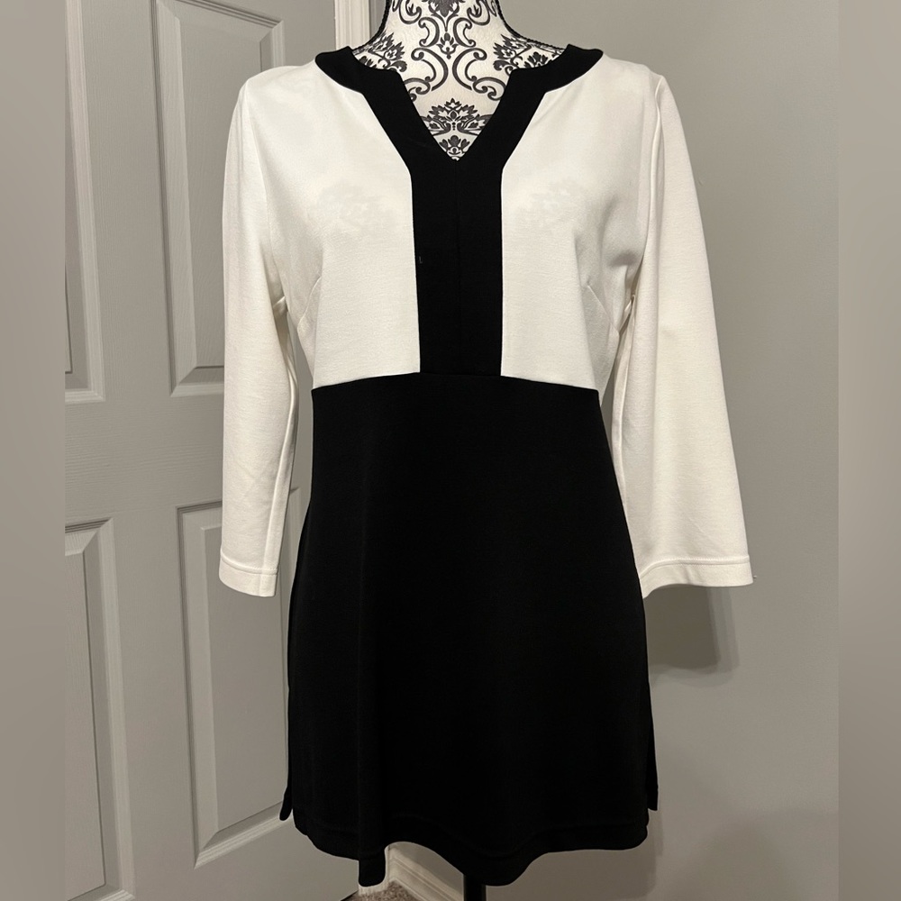 NWT- White House Black Market - Size M